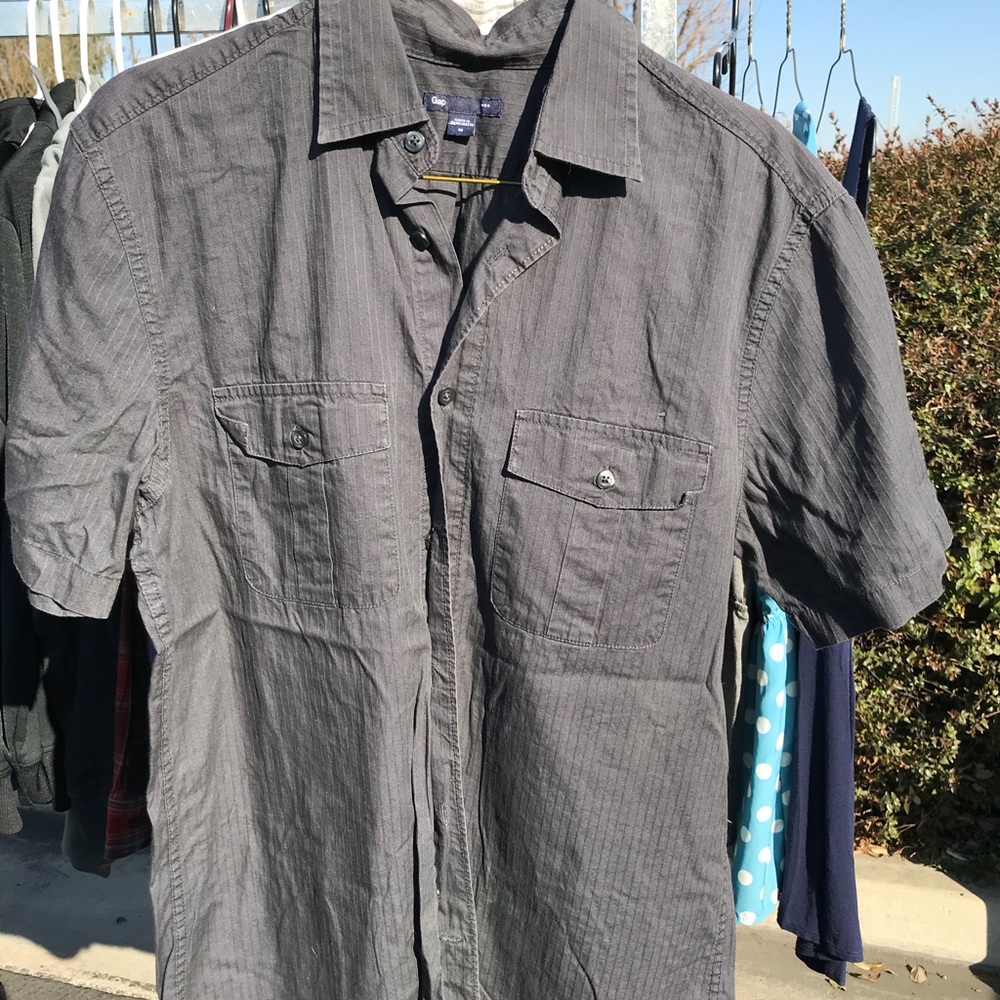 Men’s Collared Button Up